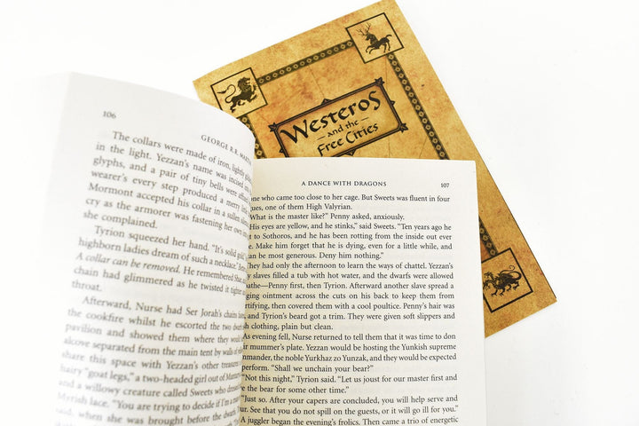 Game of Thrones by George RR Martin - A Song of Ice and Fire 7 Books Box Set (Poster Map Included) - Fiction - Paperback